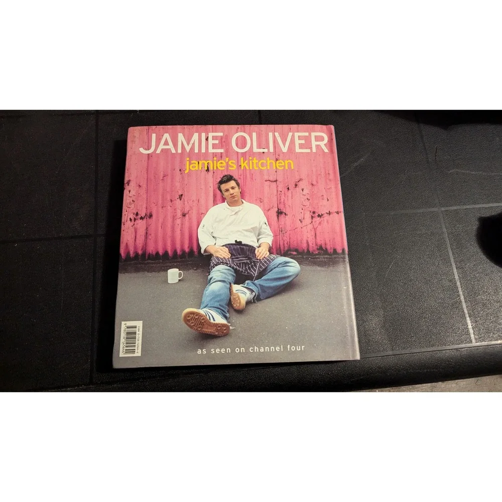 Jamie‎ Oliver's Kitchen Cookbook Recipes TV Chef Celebrity Cook Book